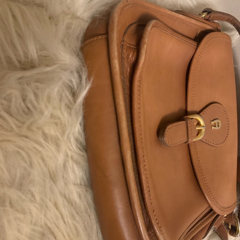 ÉTIENNE AIGNER TAN SHOULDER BAG, SOME WEAR. - Picture 3 of 5